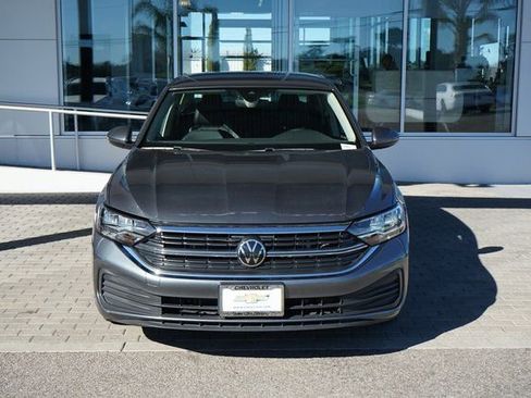 Used 2024 Volkswagen Jetta SE image 3