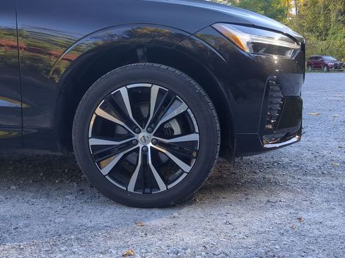 Used 2025 Volvo XC60 B5 Plus image 14