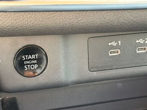 Used 2025 Nissan Rogue SV FWD image 31