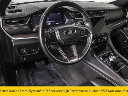 Used 2022 Jeep Grand Cherokee Overland w/ Luxury Tech Group IV AWD/4WD image 5