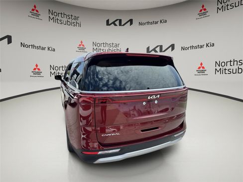 Used 2023 Kia Carnival LX FWD image 4