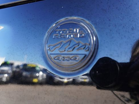 Used 2020 Jeep Wrangler Unlimited Sahara image 32