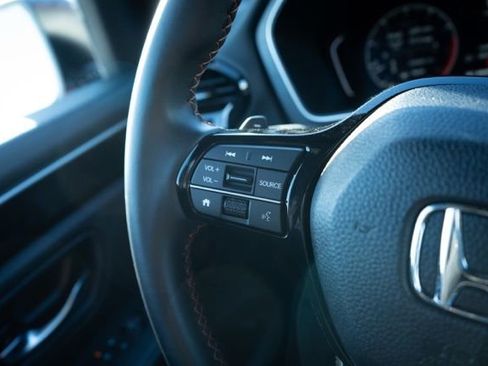 Used 2025 Honda Pilot Sport image 19