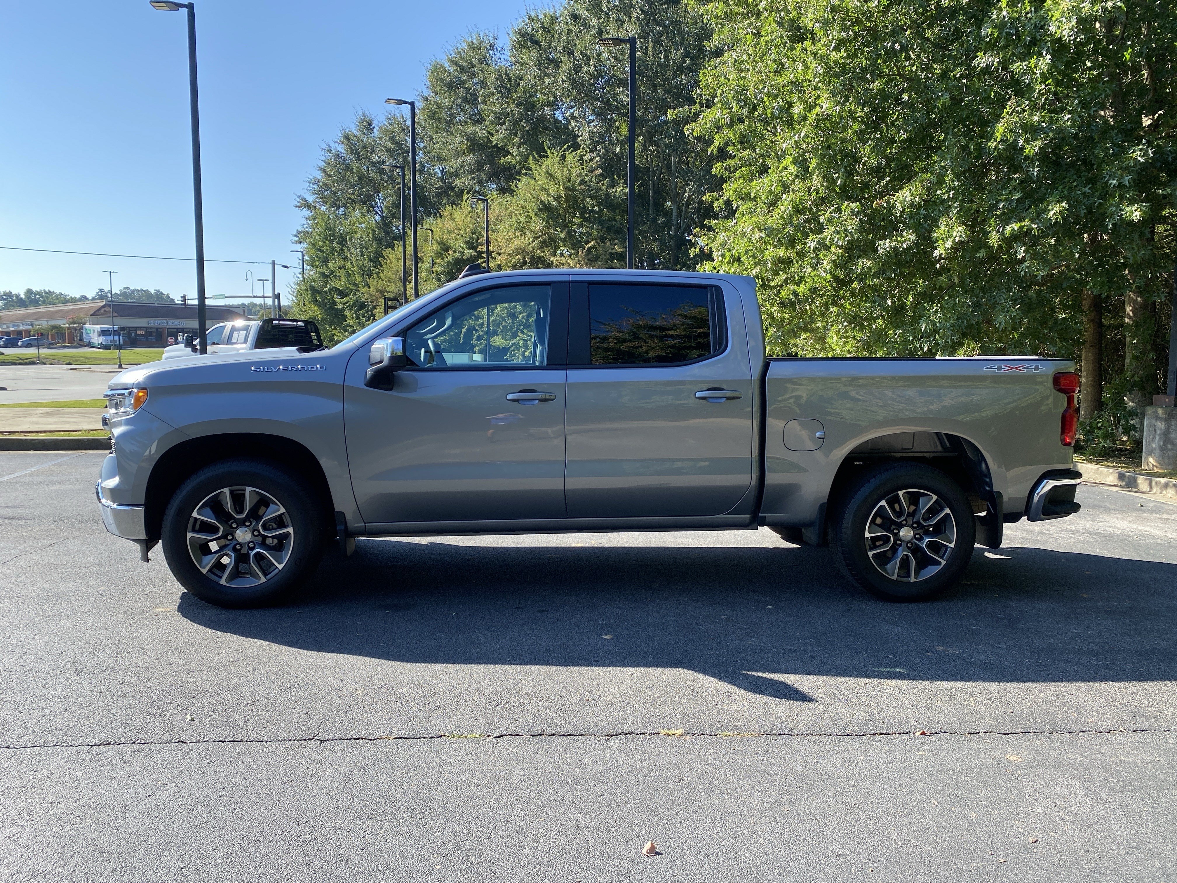 Used 2023 Chevrolet Silverado 1500 LT AWD/4WD image 6