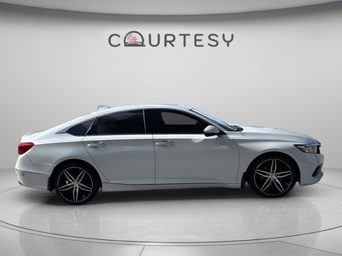 Used 2021 Honda Accord Touring image 8