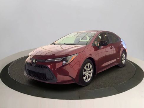 Used 2022 Toyota Corolla LE FWD image 3