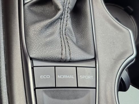 Used 2024 Toyota Camry SE w/ Cold Weather Package FWD image 10