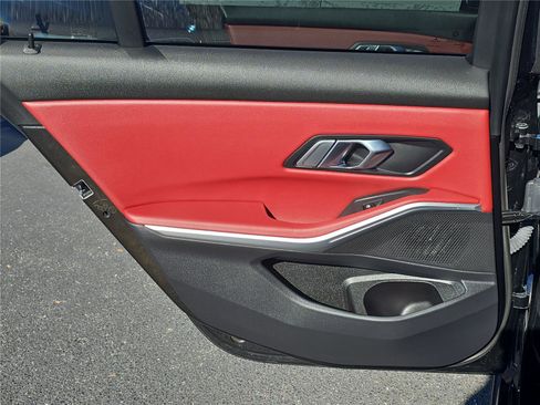 Used 2023 BMW 330i 330i w/ M Sport Package image 9