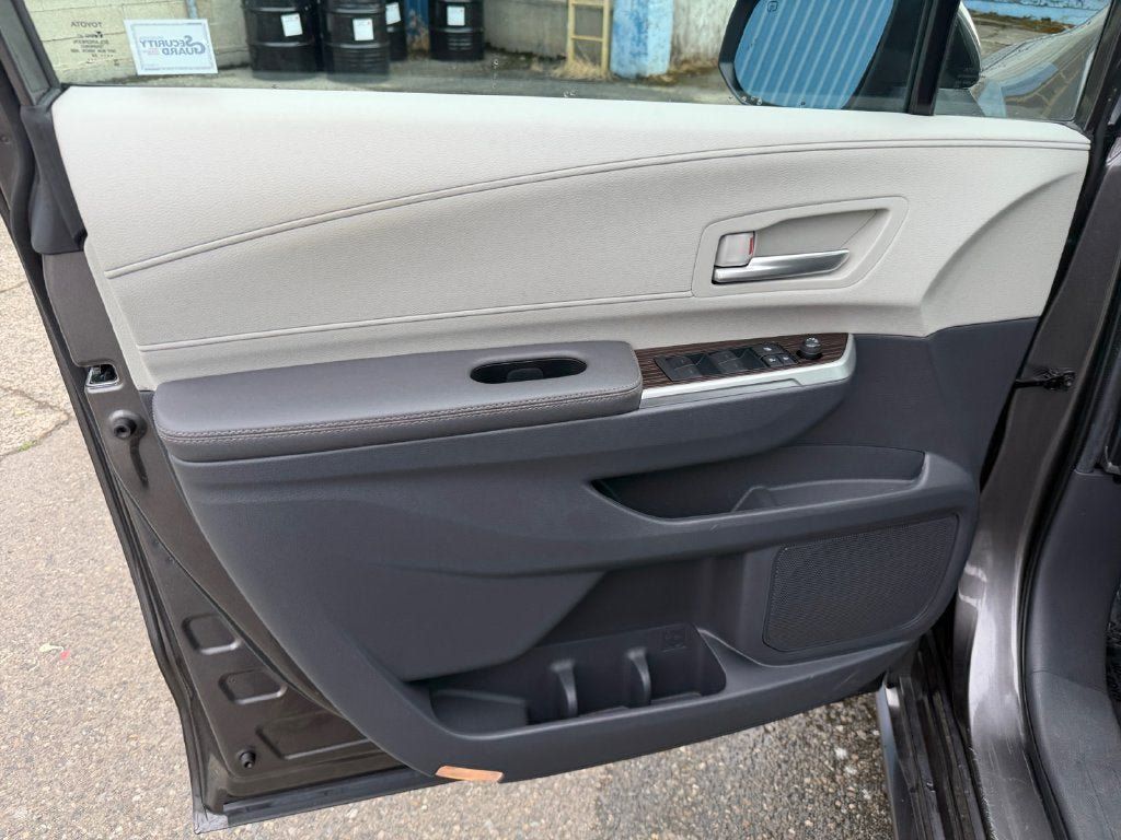 Used 2024 Toyota Sienna XLE w/ XLE Plus Package AWD/4WD image 20