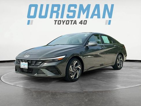 Used 2025 Hyundai Elantra Limited FWD image 3