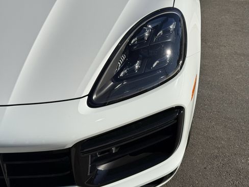Certified 2022 Porsche Cayenne Turbo S image 11