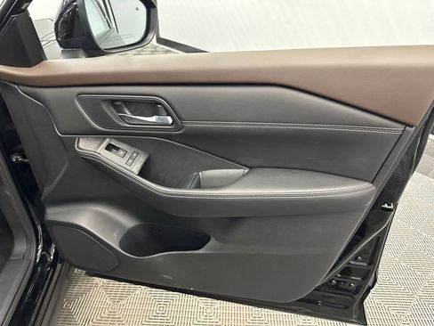 Used 2023 Nissan Rogue SV w/ SV Premium B Package image 15