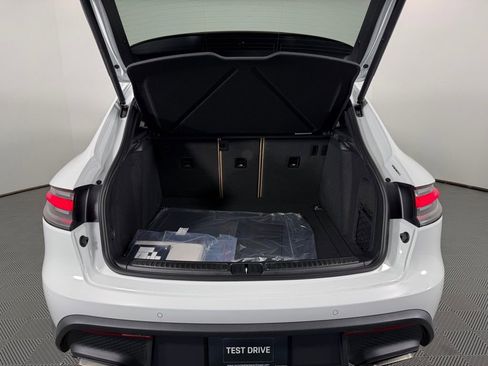 New 2026 Porsche Macan AWD/4WD image 21