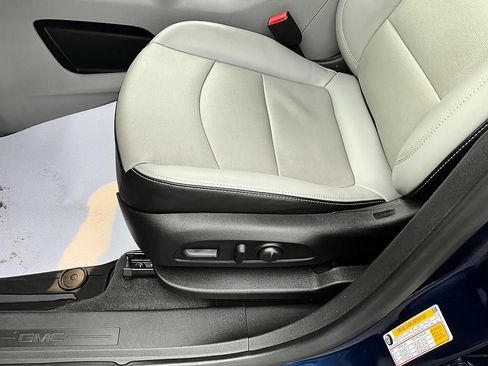 Used 2022 GMC Terrain SLT w/ Infotainment Package II FWD image 16