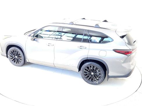 New 2026 Toyota Highlander XSE image 12