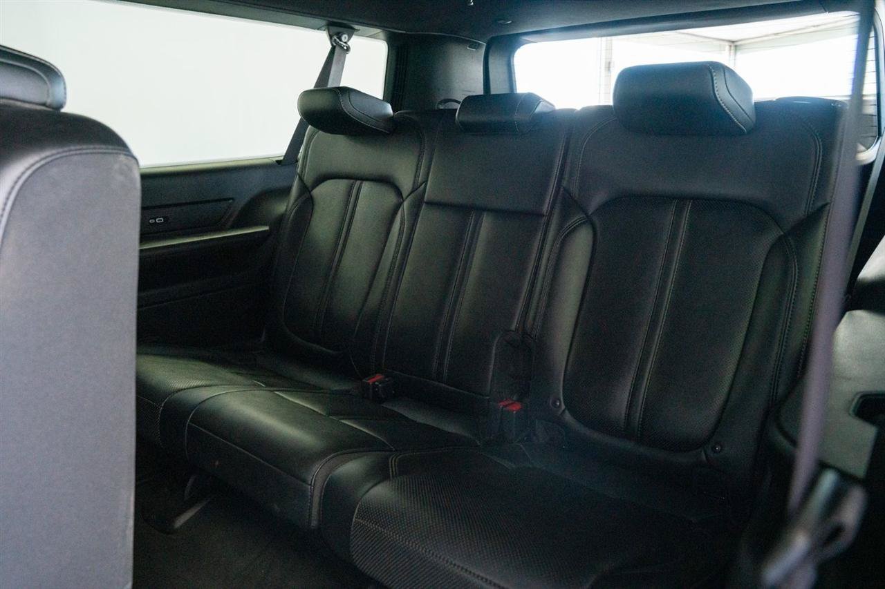 Used 2024 Jeep Wagoneer L Series III w/ Flexible Seating Group AWD/4WD image 12