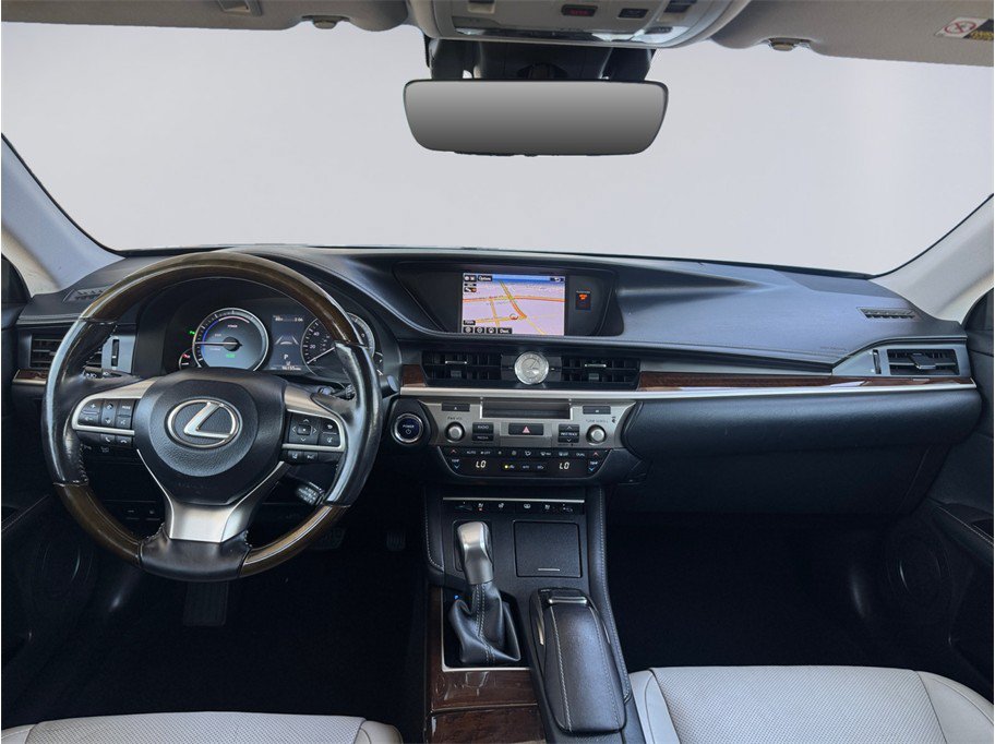 Used 2016 Lexus ES 300h w/ Luxury Package w/Wood Trim FWD image 23