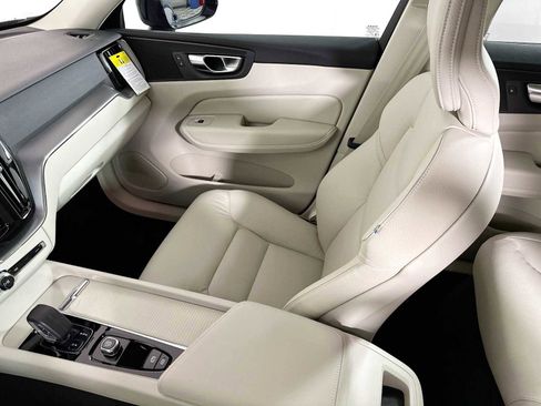 Used 2025 Volvo XC60 T8 Core image 19