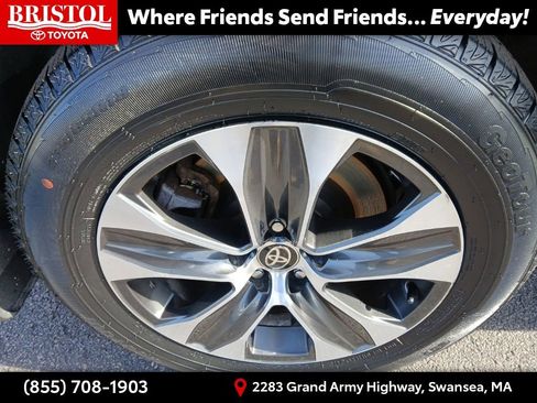 Used 2020 Toyota Highlander XLE image 11