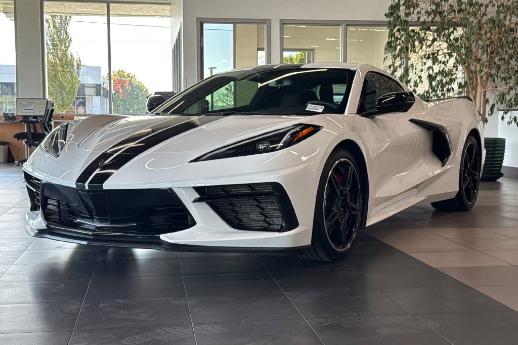 Used 2021 Chevrolet Corvette Stingray Coupe w/ Z51 Performance Package RWD image 4