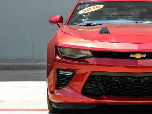 Used 2016 Chevrolet Camaro SS RWD image 40