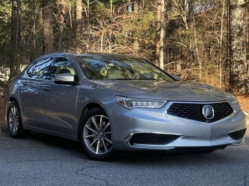 Used 2018 Acura TLX image 9