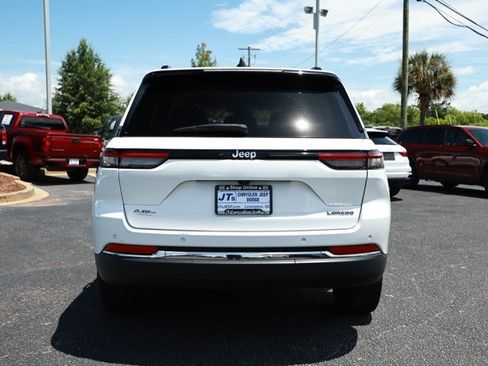 Used 2024 Jeep Grand Cherokee Laredo RWD image 7