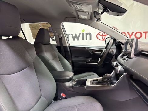 Used 2025 Toyota RAV4 XLE image 12