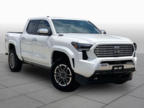 Used 2025 Toyota Tacoma Limited AWD/4WD image 3