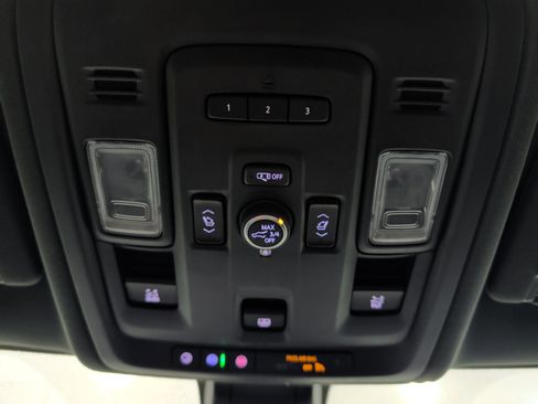 Used 2022 GMC Yukon SLT w/ SLT Premium Package image 14