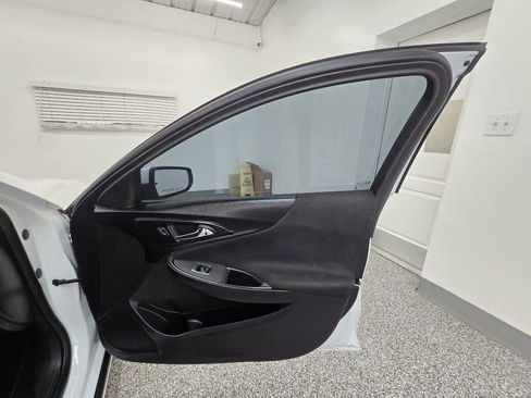 Used 2017 Chevrolet Malibu LT FWD image 27