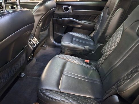 Used 2023 Kia Sorento SX AWD/4WD image 18