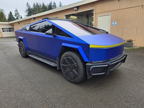 Used 2024 Tesla Cybertruck AWD Crew Cab image 9