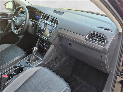 Used 2022 Volkswagen Tiguan SE w/ Panoramic Sunroof Package FWD image 23