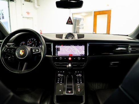 Used 2024 Porsche Macan image 39