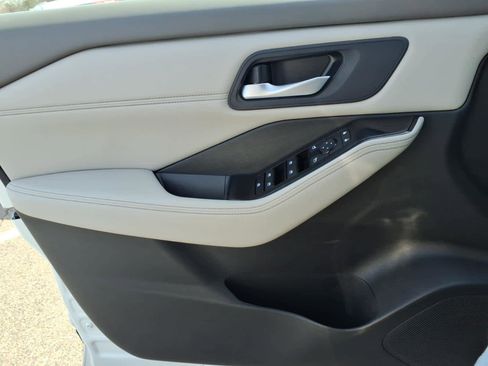 Used 2023 Nissan Rogue SV w/ SV Premium B Package image 16