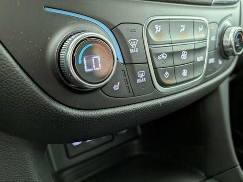 Used 2024 Chevrolet Equinox LT w/ LPO, Floor Liner Package FWD image 7
