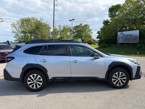 Used 2024 Subaru Outback Premium AWD/4WD image 8
