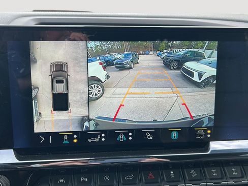 Used 2023 Chevrolet Silverado 1500 ZR2 image 17