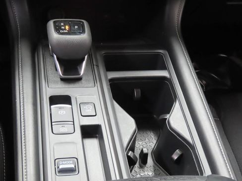 Used 2023 Nissan Pathfinder S FWD image 11