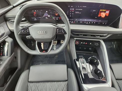 New 2025 Audi SQ5 Prestige image 25