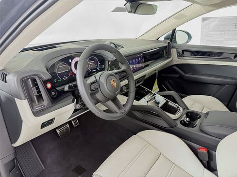 New 2026 Porsche Cayenne GTS AWD/4WD image 4