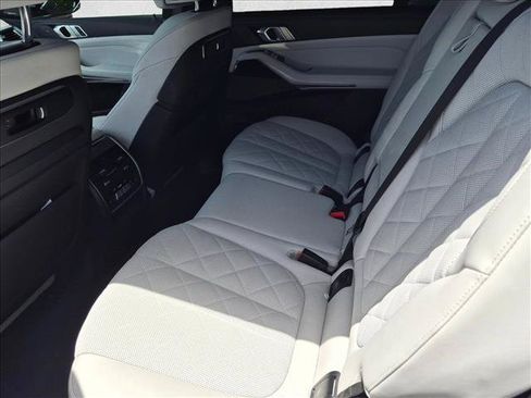 Used 2024 BMW X7 xDrive40i w/ M Sport Package AWD/4WD image 18