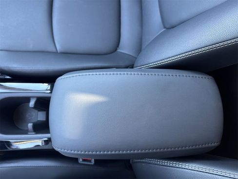 Used 2025 Toyota Corolla Cross XLE image 24