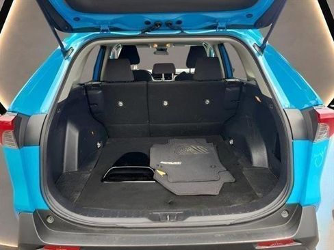 Used 2019 Toyota RAV4 LE FWD image 25