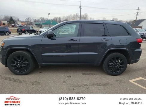 Used 2017 Jeep Grand Cherokee Altitude image 1
