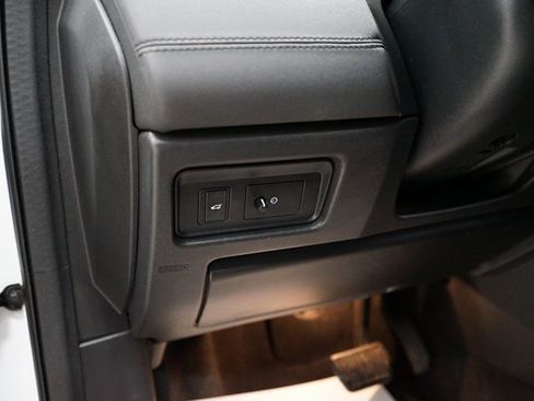 Used 2018 Land Rover Discovery Sport SE image 26