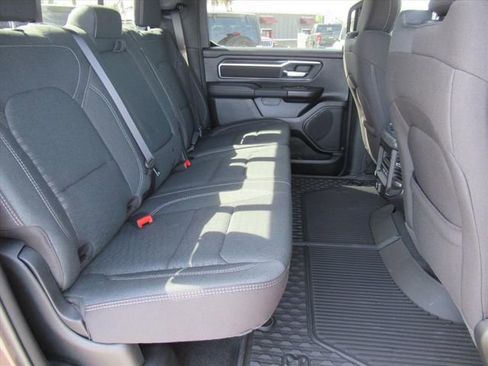 New 2026 RAM 1500 4x4 Crew Cab image 32