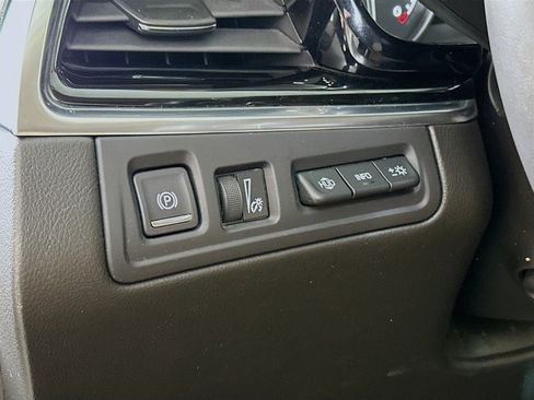 Used 2023 Cadillac XT6 Sport w/ Platinum Package image 10