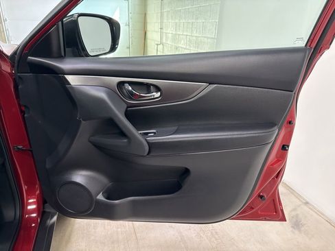 Used 2016 Nissan Rogue S AWD/4WD image 35
